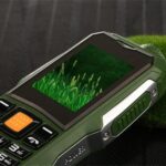 Telefon Militar 3800 mAh cu lanterna si RADIO FM, OLED, Dual Sim, rezistent la socuri