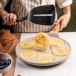 Tigaie 27 cm pentru 7 Porții – Non-Stick, Aluminiu, Mâner Ergonomic, Compatibilă cu Toate Tipurile de Plite - imagine 6